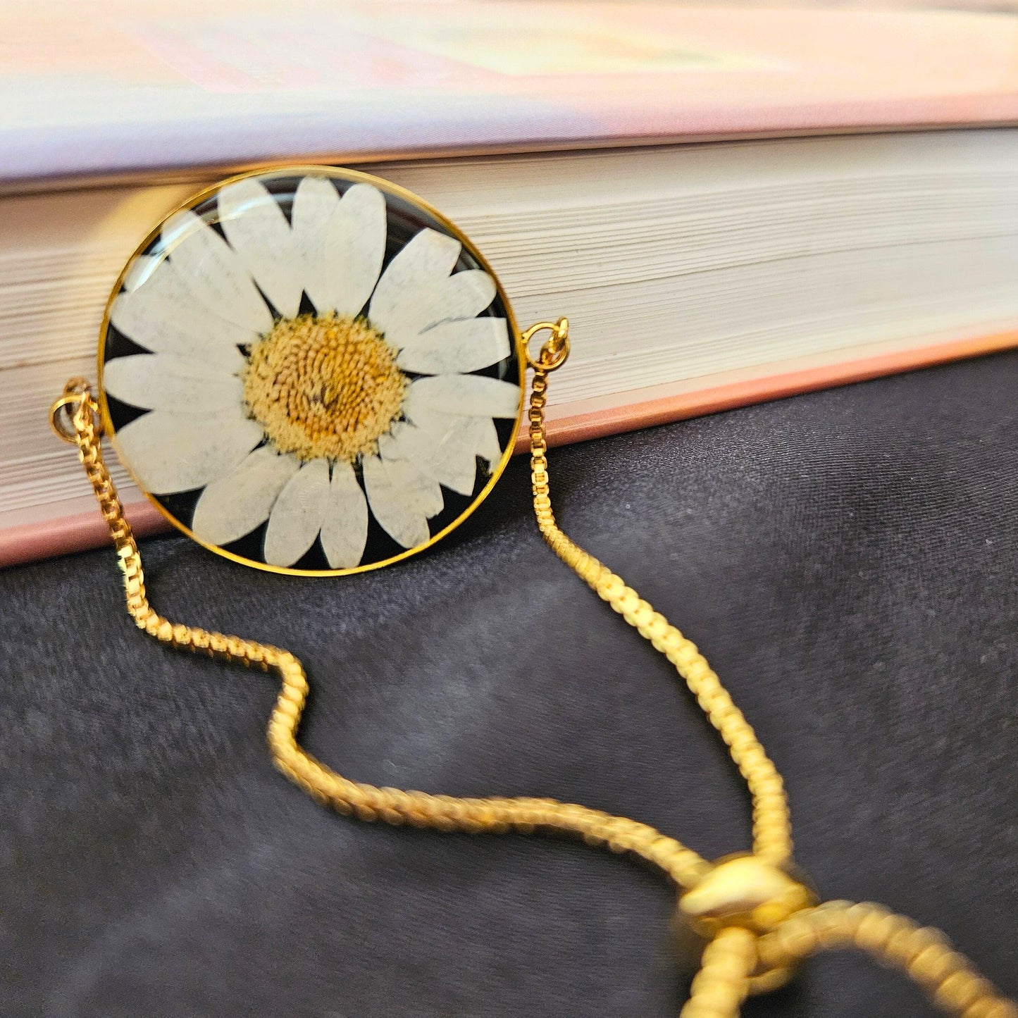 Classique Noir Daisy Bracelet | Real Flower Jewellery | Gifts for her