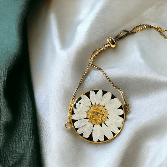 Classique Noir Daisy Bracelet | Real Flower Jewellery