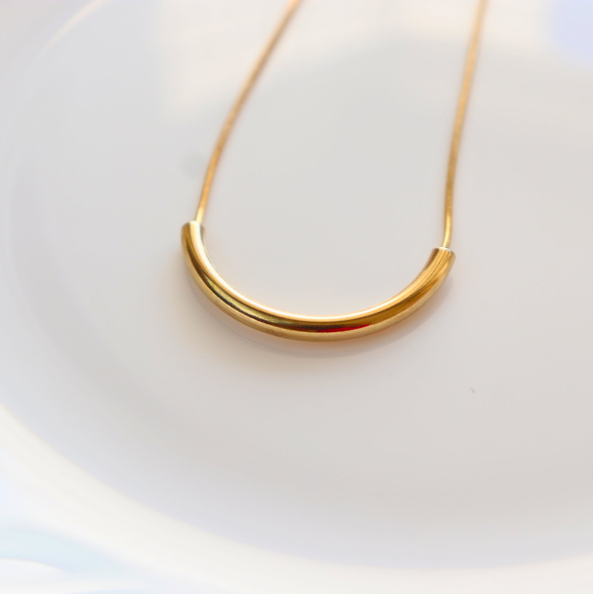 Eternal Curve Pendant | Waterproof stainless steel necklace for women