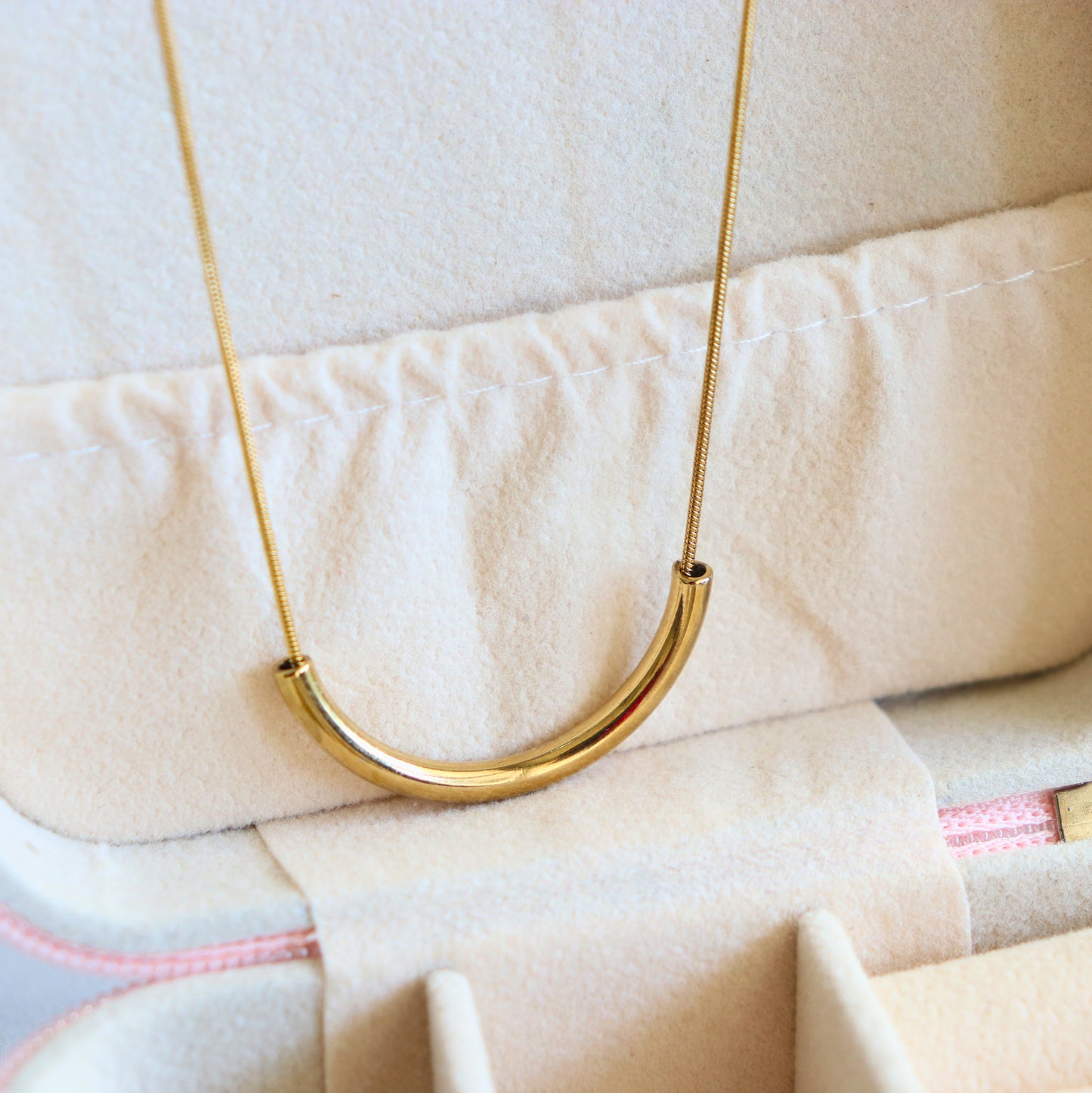 Eternal Curve Pendant | Waterproof stainless steel necklace for women