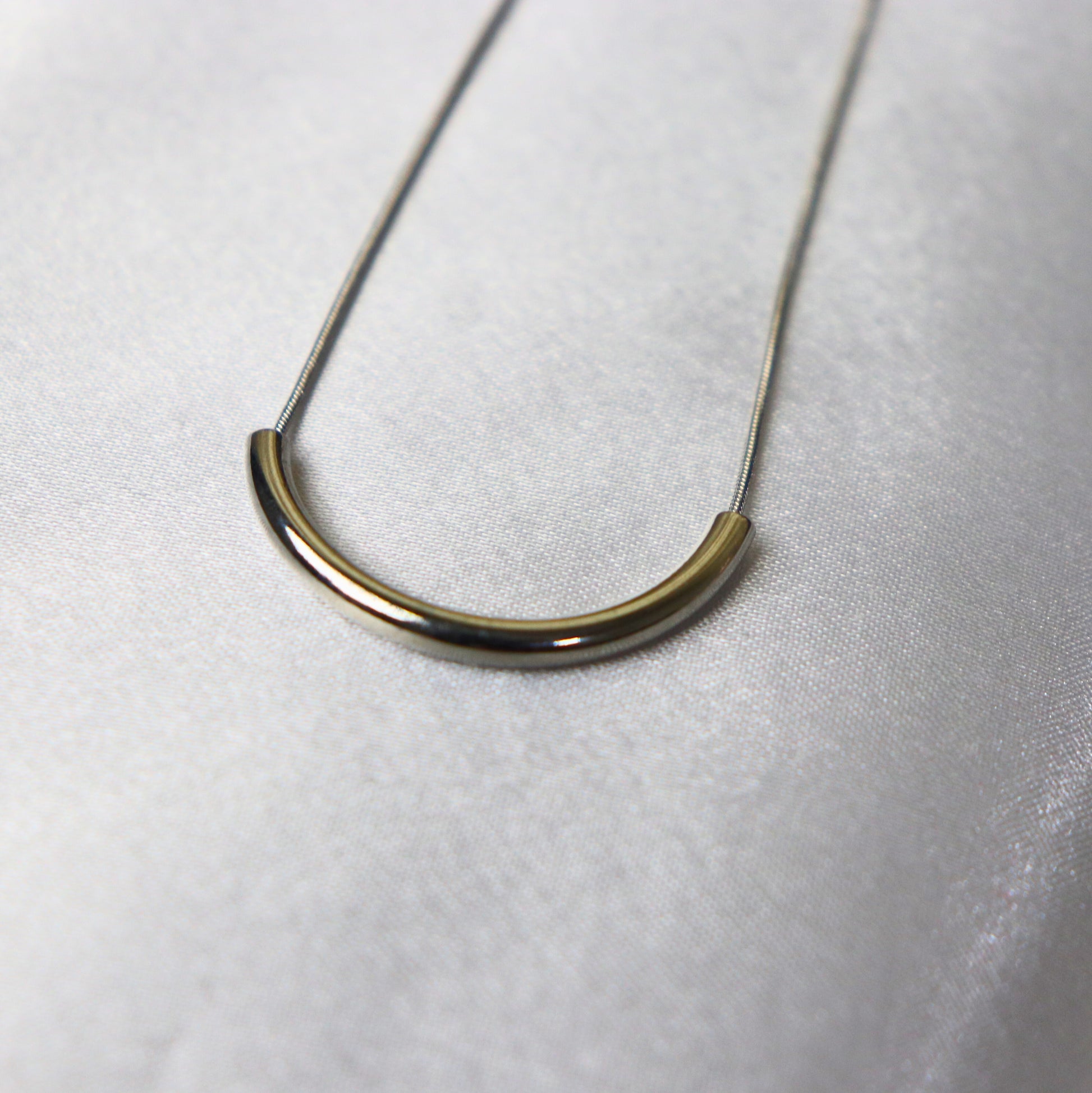 Eternal Curve Pendant | Waterproof stainless steel necklace for women