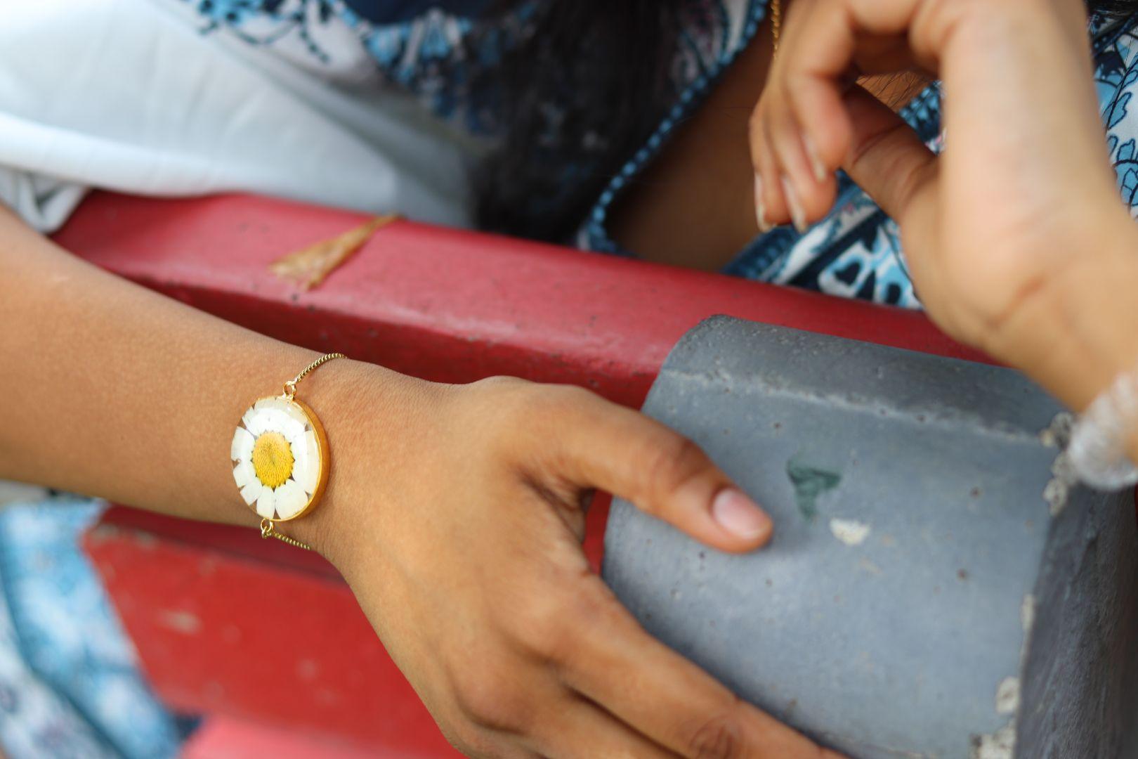 Whtie Daisy Bracelet | Adjustable bracelet for women | Floral bracelet