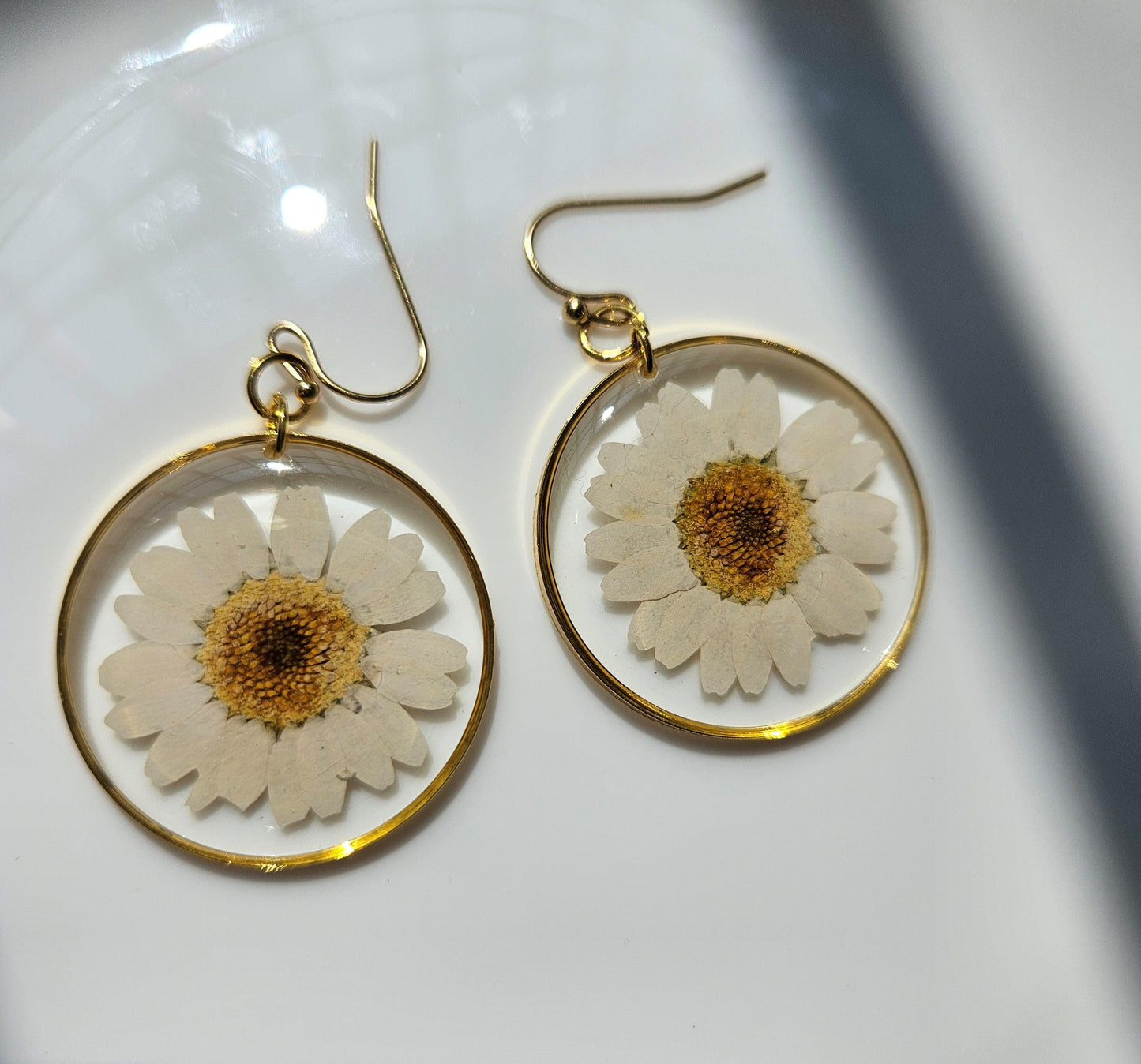 White Daisy Earrings | Real Flower Jewellery | Daisy Earrings | Elnorah Jewellery
