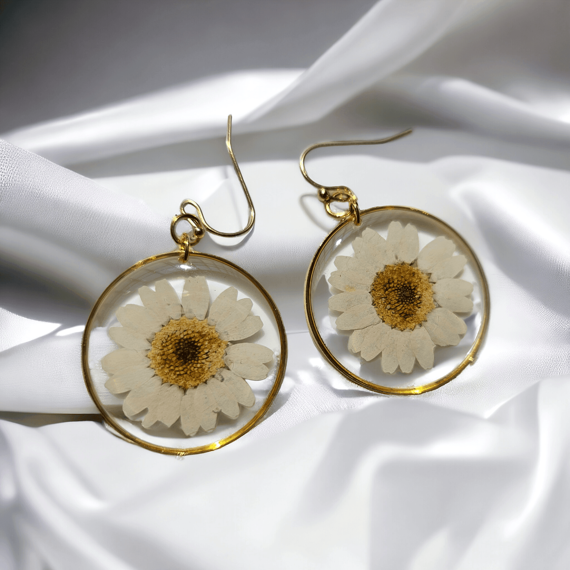 White Daisy Jewellery Set | Real Flower Jewellery | Elnorah Jewellery | Real Daisy Flower