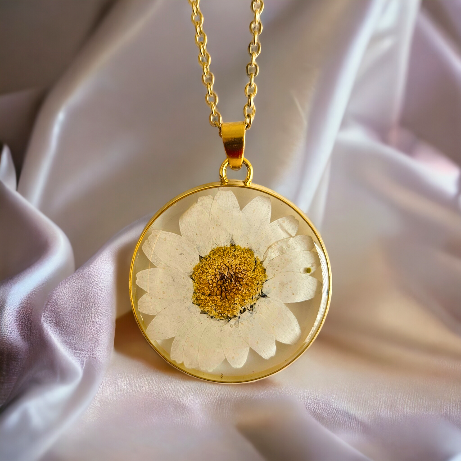White Daisy Jewellery Set | Real Flower Jewellery | Elnorah Jewellery | Real Daisy Flower