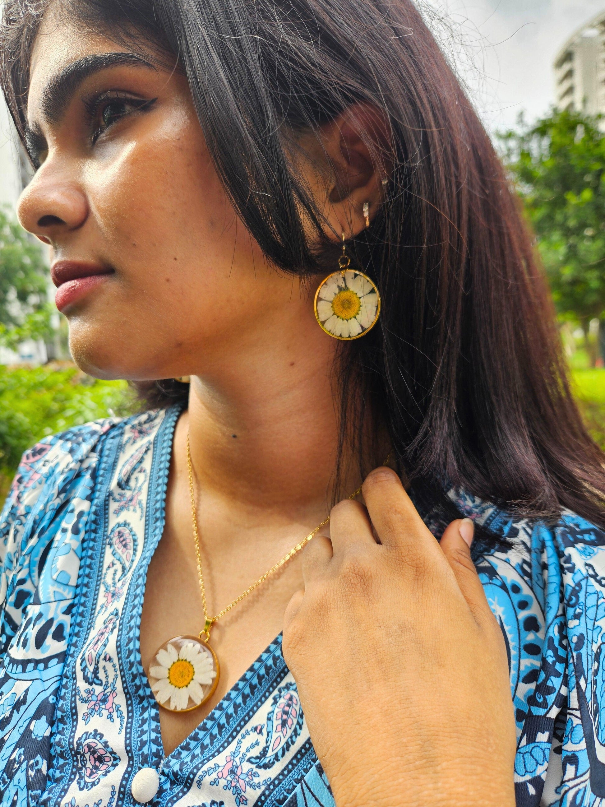 White Daisy Jewellery Set | Real Flower Jewellery | Elnorah Jewellery | Real Daisy Flower