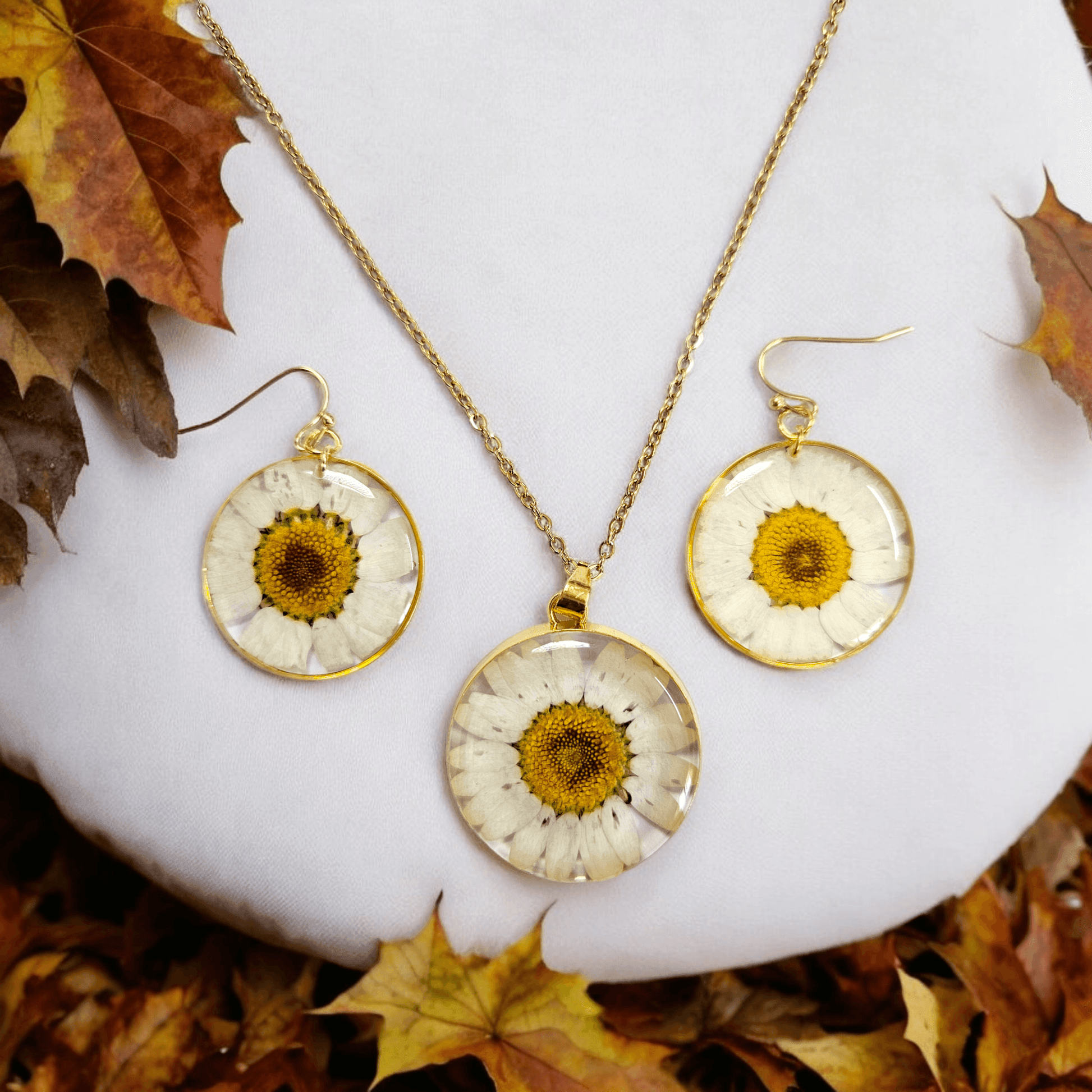 White Daisy Jewellery Set | Real Flower Jewellery | Elnorah Jewellery | Real Daisy Flower | Jewellery set for Women