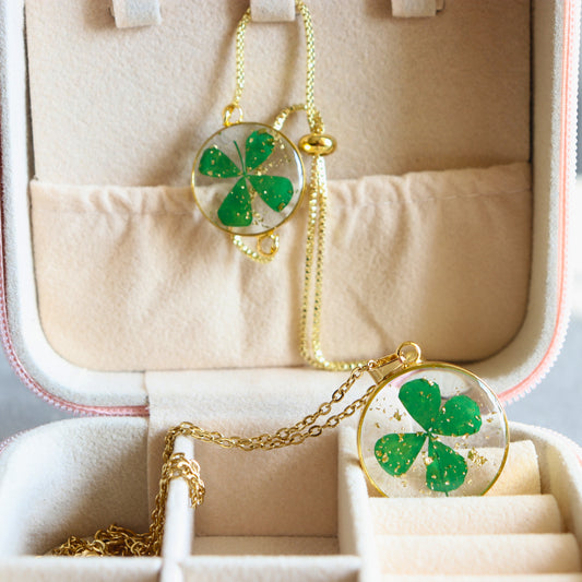 Lucky Clover Pendant | Real Flower Jewellery | Elnorah Jewellery | Botanical | Jewellery set for Women