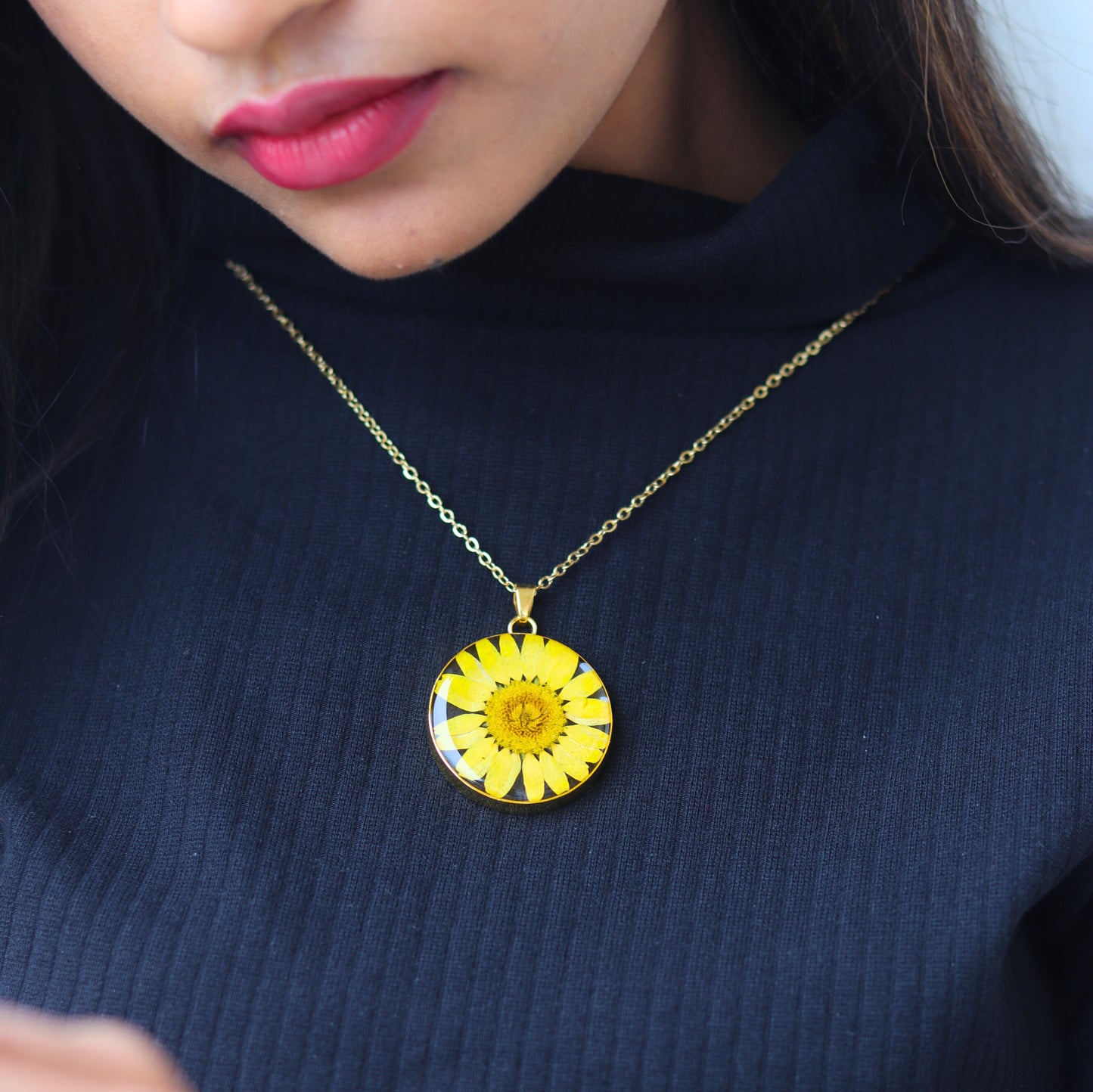 Yellow Daisy Necklae for Women | Gifts for girlfriend and wife | Real flower Jewellery | Elnorah