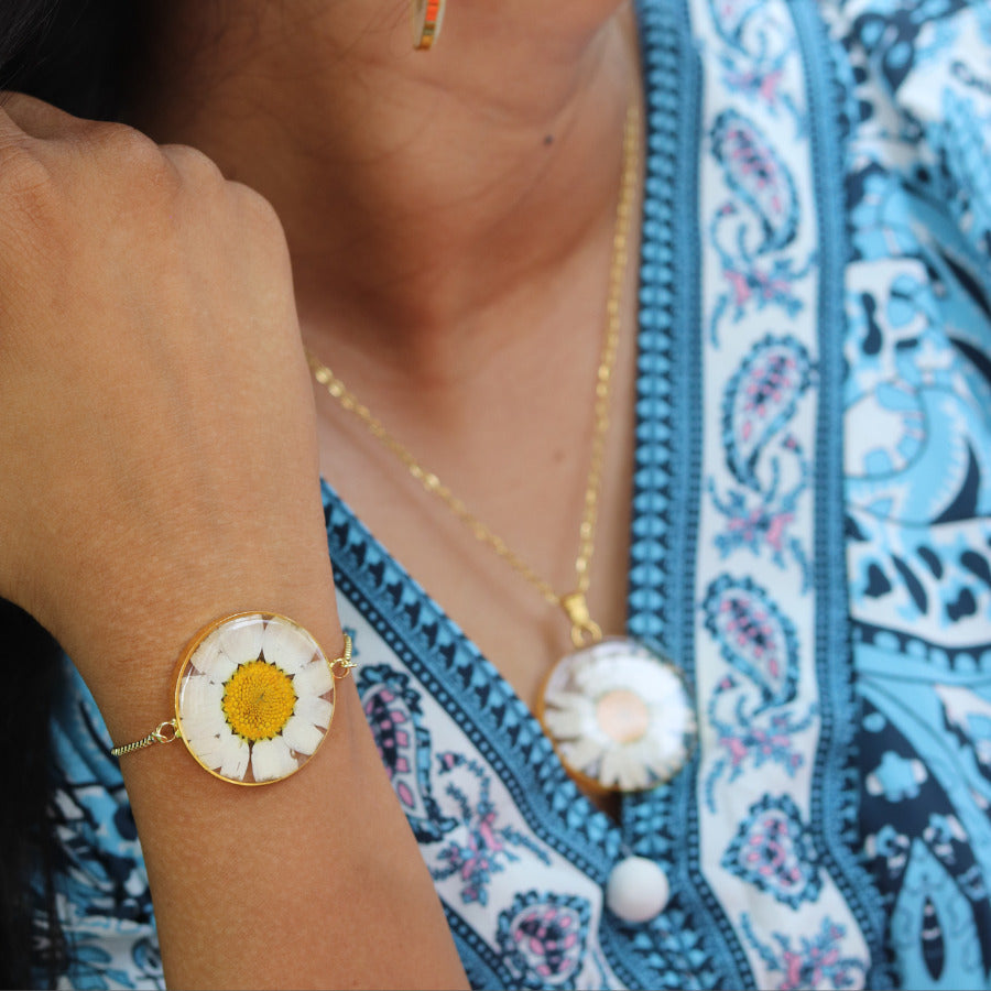 Whtie Daisy Bracelet | Adjustable bracelet for women | Floral bracelet