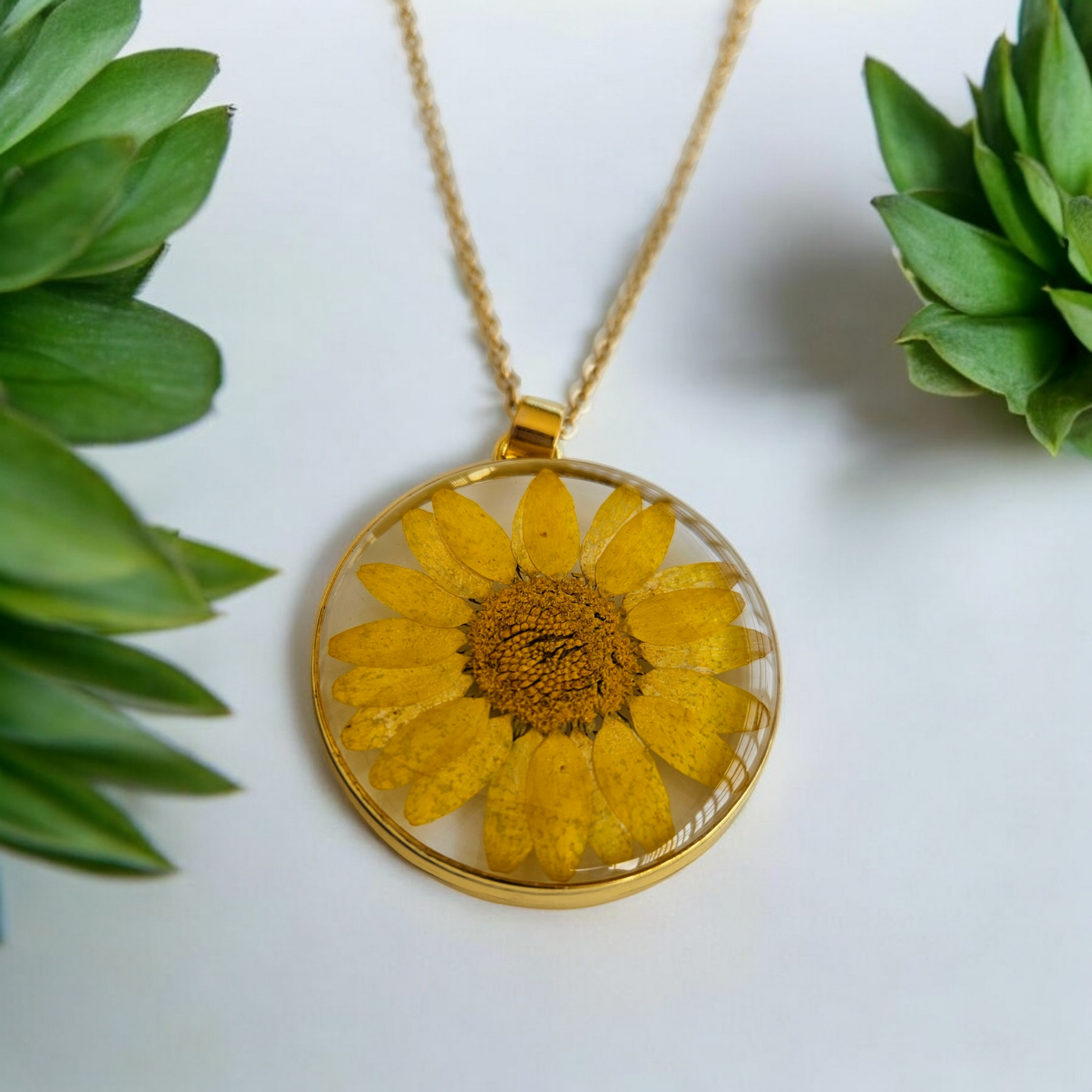 Yellow Daisy Necklae for Women | Gifts for girlfriend and wife | Real flower Jewellery | Elnorah